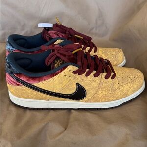 Nike SB Dunk Low City of Cinema. Size 11